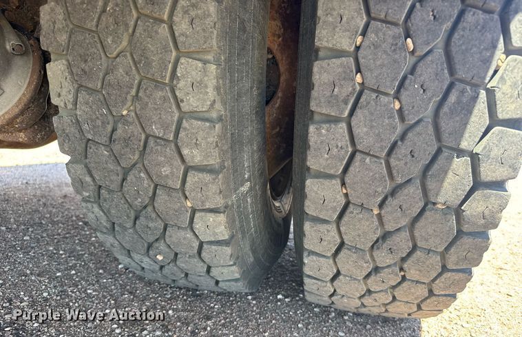 image for item ER2088 2012 Frieghliner Business Class M2 bucket truck