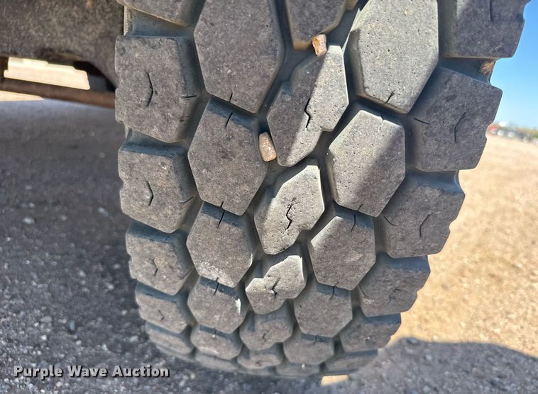 image for item ER2088 2012 Frieghliner Business Class M2 bucket truck