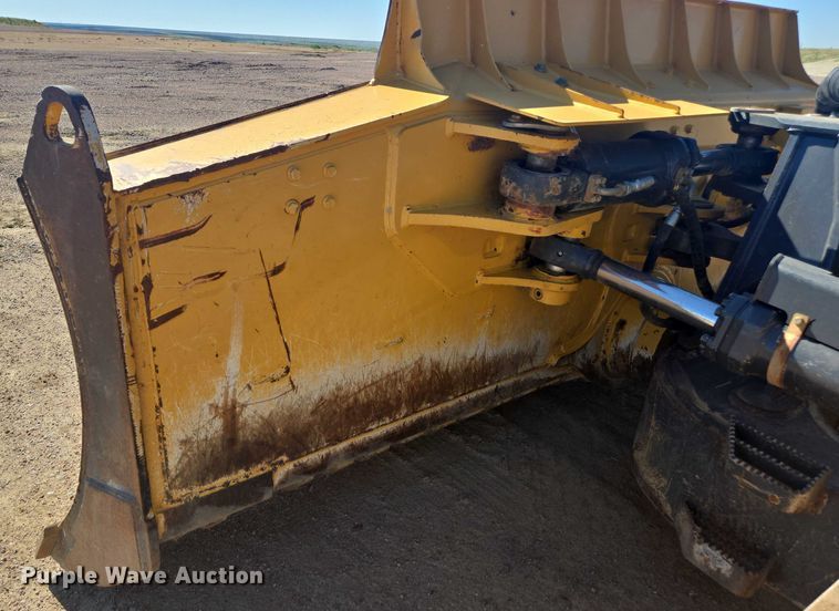 image for item FB9402 2018 John Deere 950K dozer