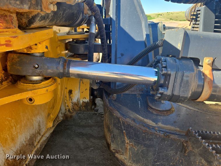 image for item FB9402 2018 John Deere 950K dozer