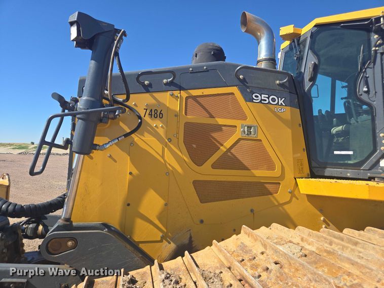 image for item FB9402 2018 John Deere 950K dozer