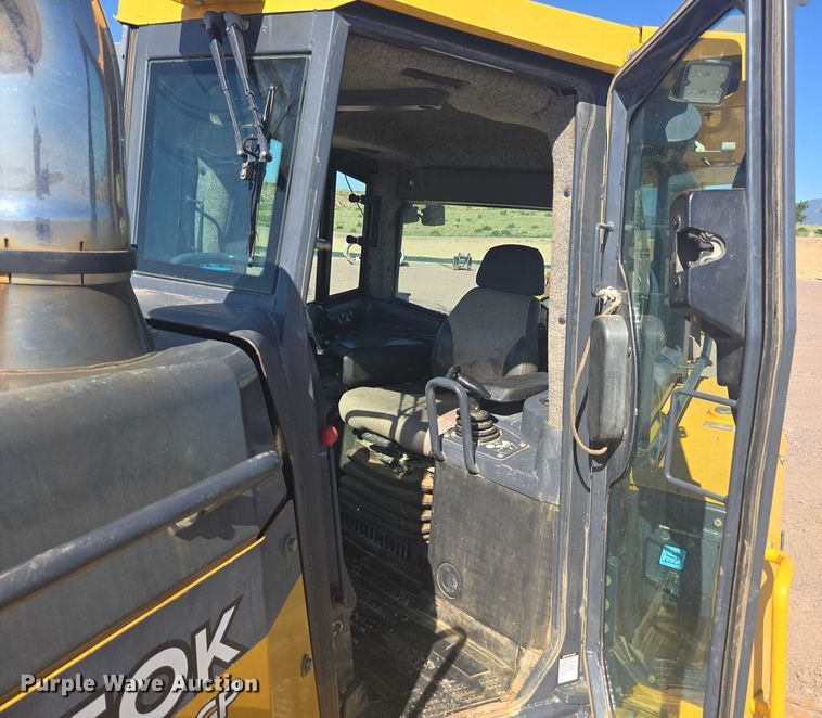 image for item FB9402 2018 John Deere 950K dozer