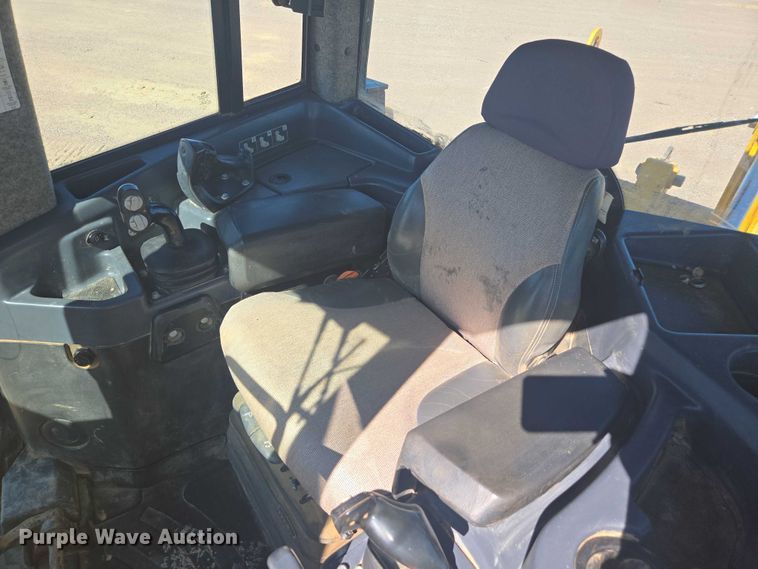 image for item FB9402 2018 John Deere 950K dozer