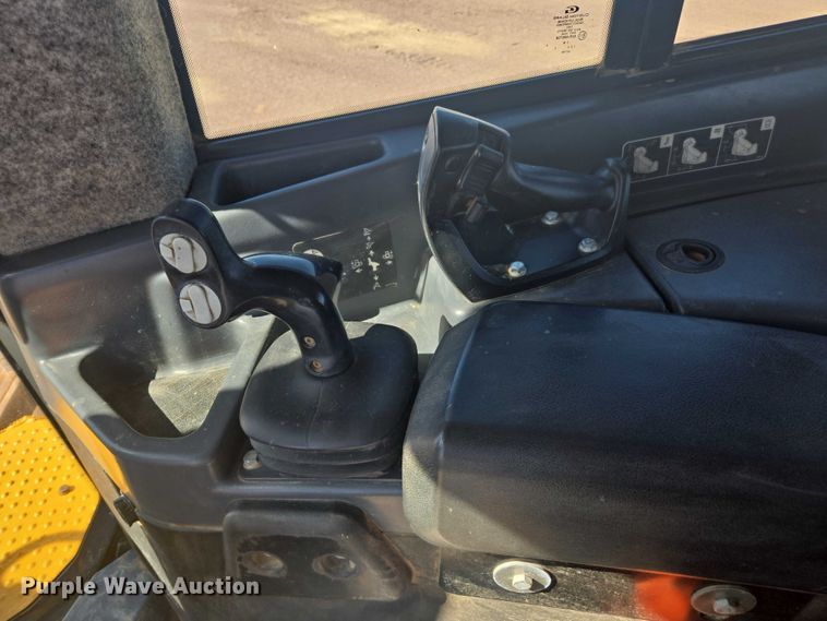 image for item FB9402 2018 John Deere 950K dozer