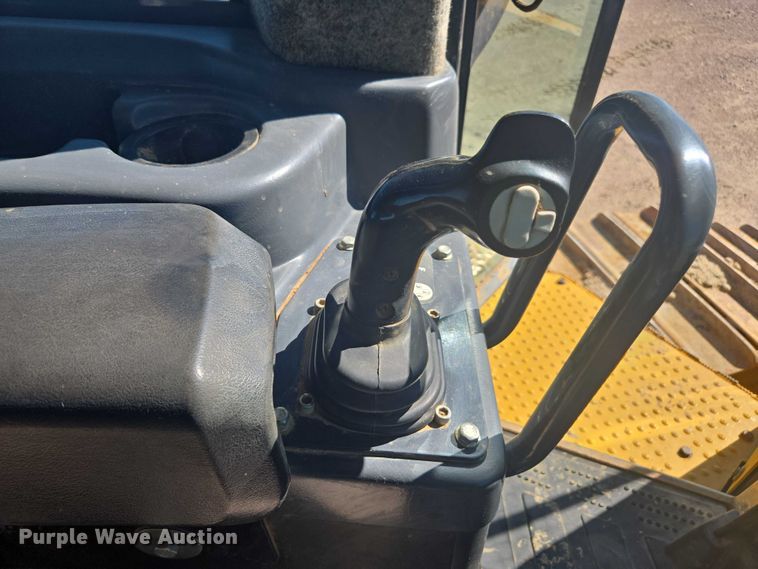 image for item FB9402 2018 John Deere 950K dozer