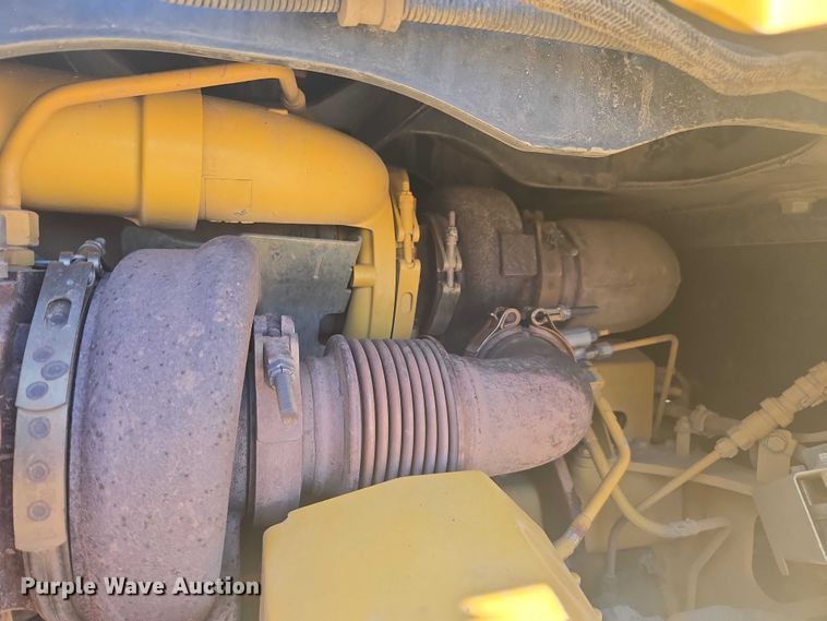 image for item FB9402 2018 John Deere 950K dozer