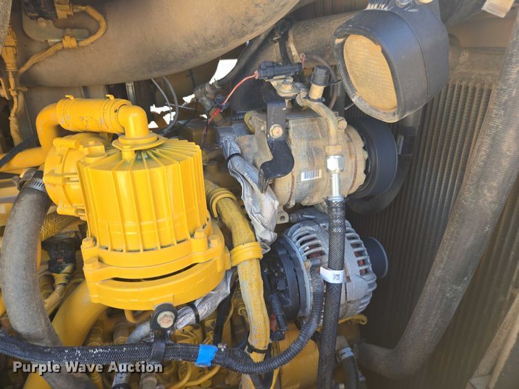 image for item FB9402 2018 John Deere 950K dozer