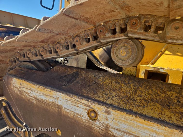 image for item FB9402 2018 John Deere 950K dozer