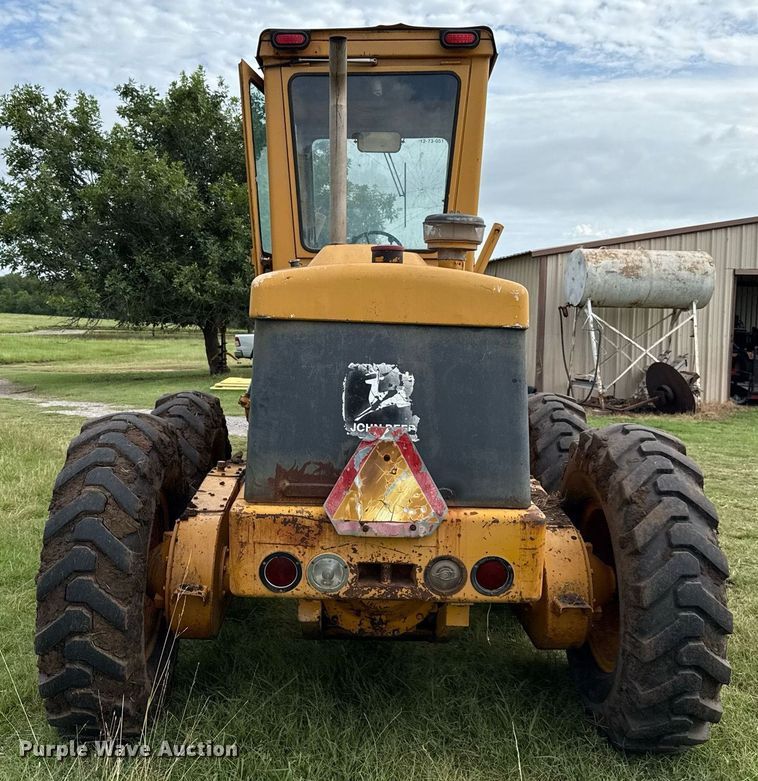 image for item HI9256 John Deere 570 motor grader