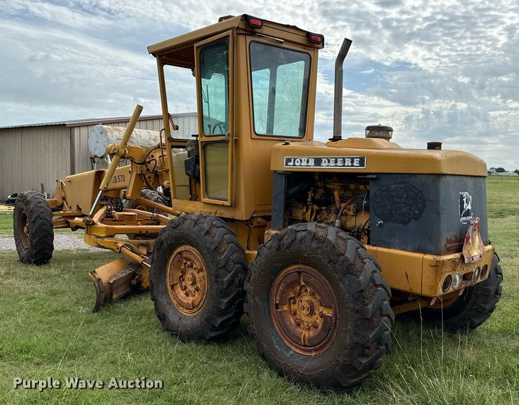 image for item HI9256 John Deere 570 motor grader