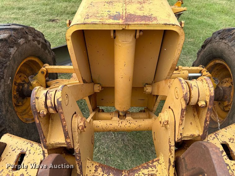 image for item HI9256 John Deere 570 motor grader