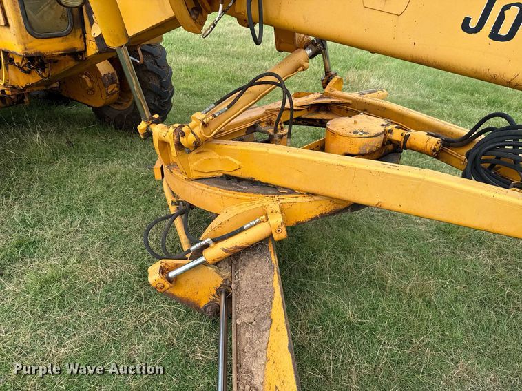 image for item HI9256 John Deere 570 motor grader