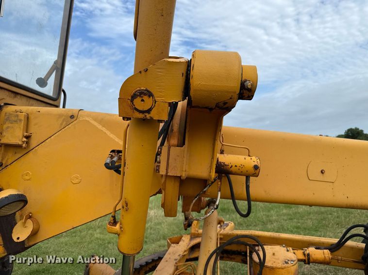 image for item HI9256 John Deere 570 motor grader