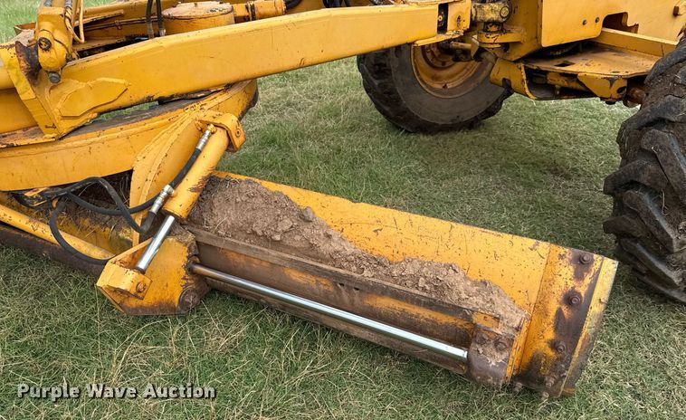 image for item HI9256 John Deere 570 motor grader