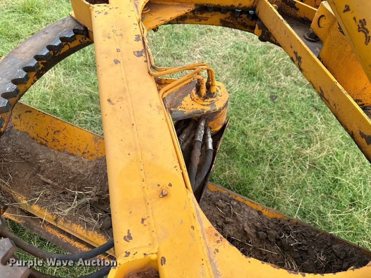 image for item HI9256 John Deere 570 motor grader