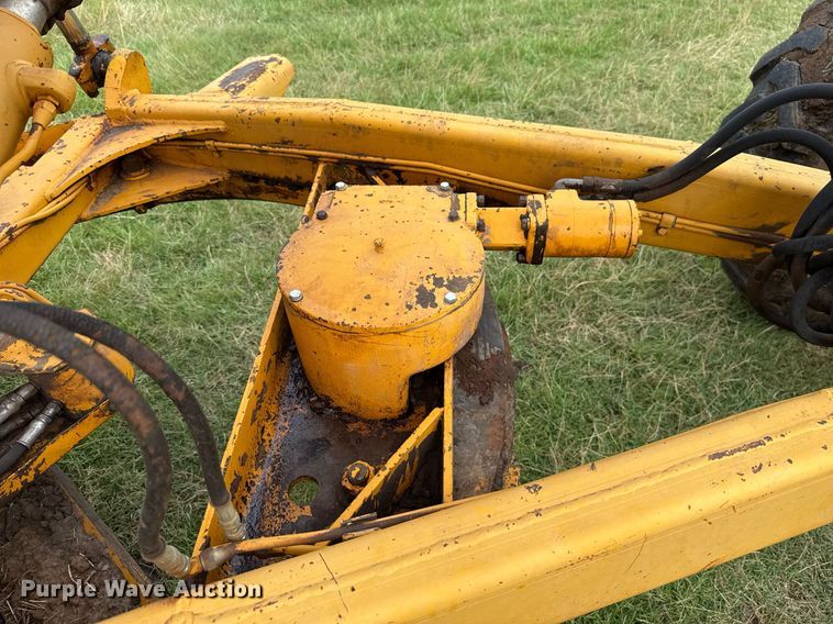 image for item HI9256 John Deere 570 motor grader