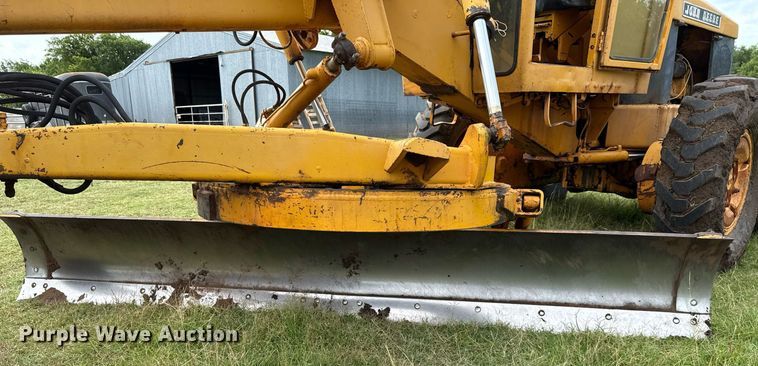 image for item HI9256 John Deere 570 motor grader