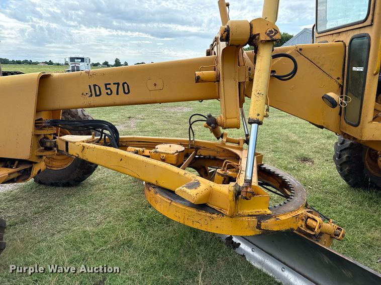 image for item HI9256 John Deere 570 motor grader