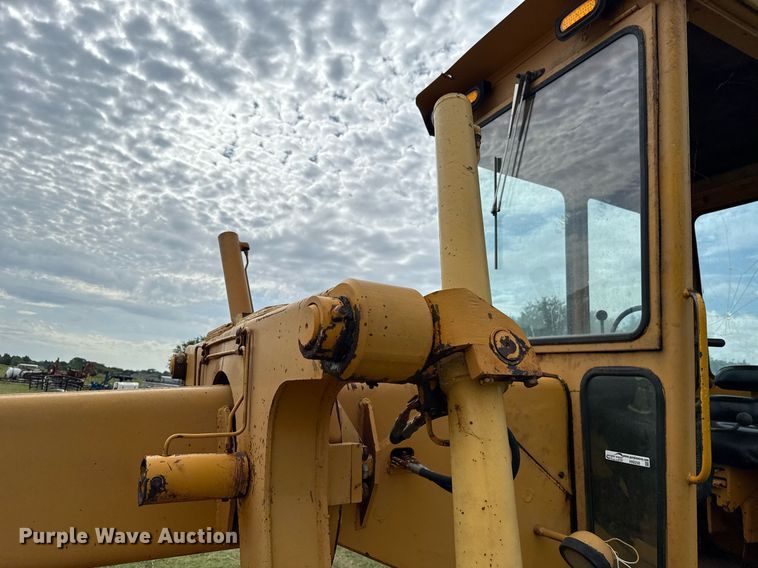 image for item HI9256 John Deere 570 motor grader