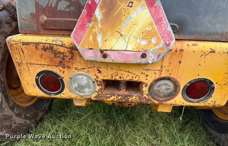 image for item HI9256 John Deere 570 motor grader