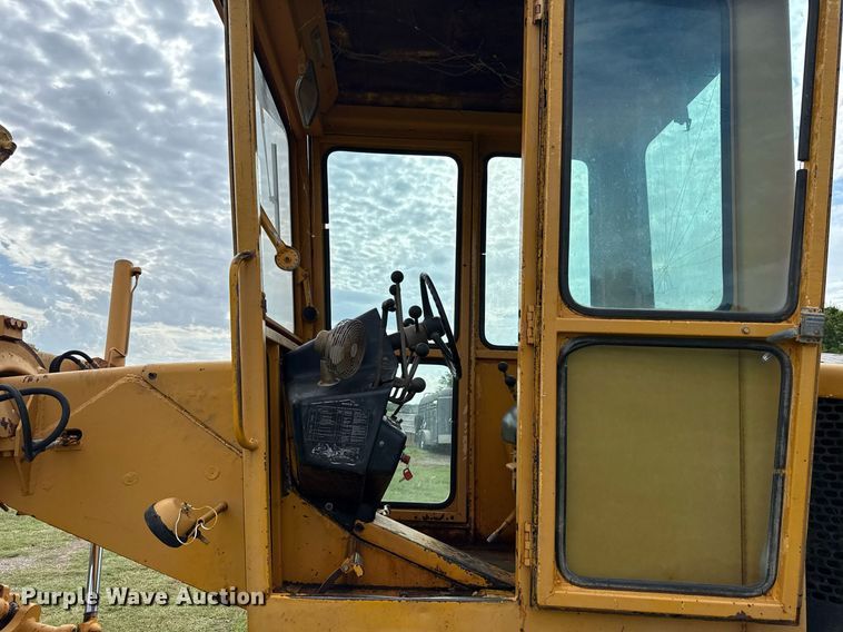 image for item HI9256 John Deere 570 motor grader