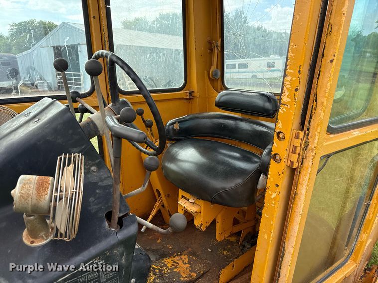 image for item HI9256 John Deere 570 motor grader