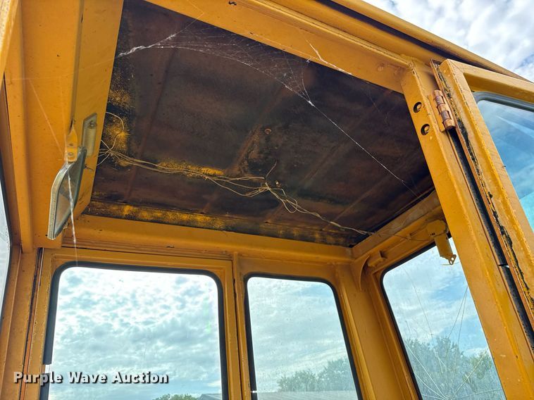 image for item HI9256 John Deere 570 motor grader