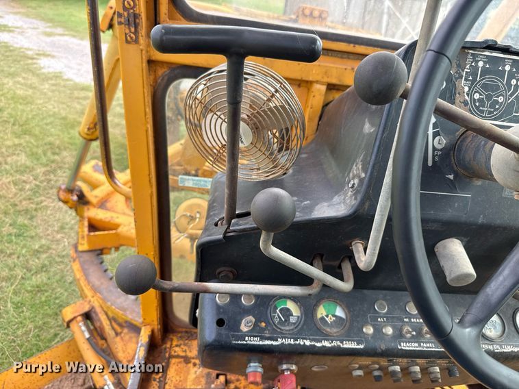 image for item HI9256 John Deere 570 motor grader