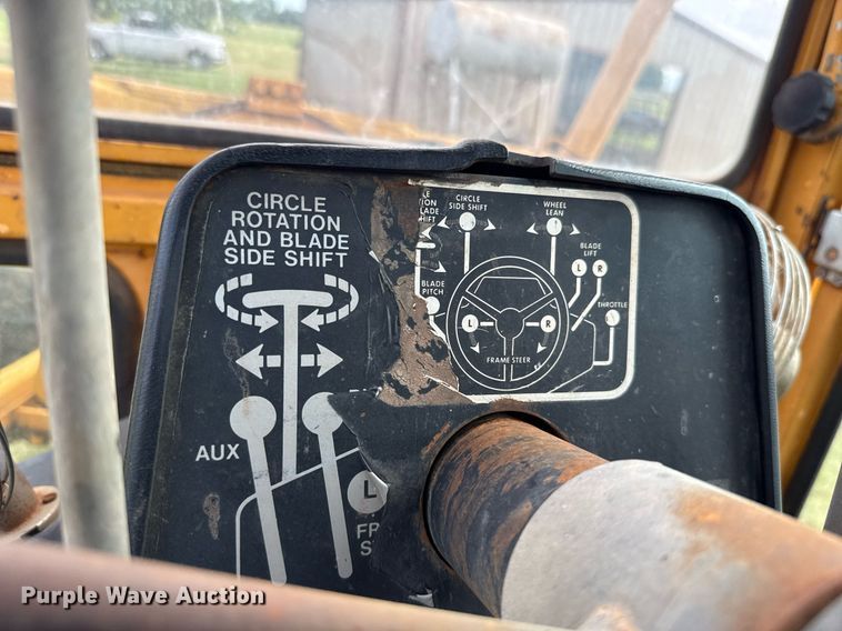 image for item HI9256 John Deere 570 motor grader