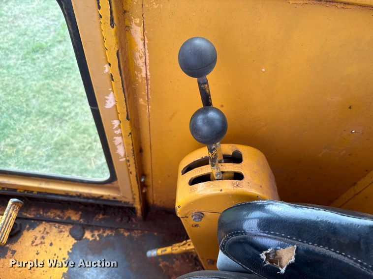 image for item HI9256 John Deere 570 motor grader