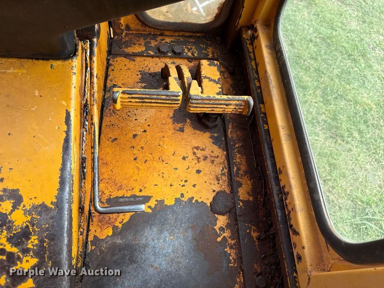 image for item HI9256 John Deere 570 motor grader