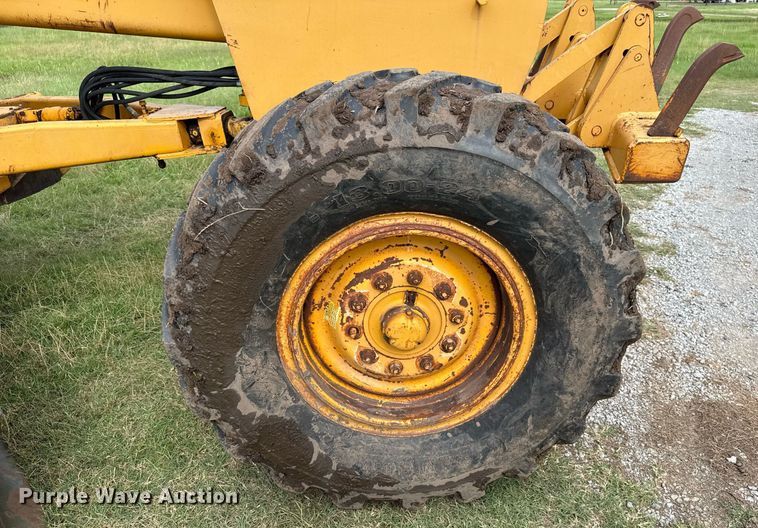 image for item HI9256 John Deere 570 motor grader