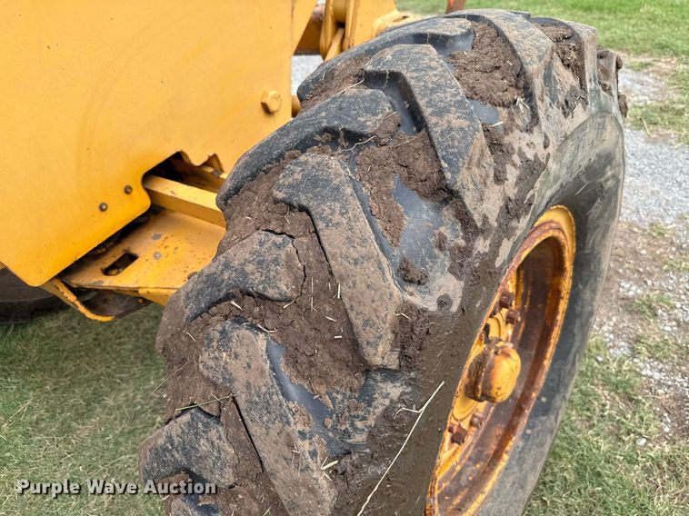 image for item HI9256 John Deere 570 motor grader