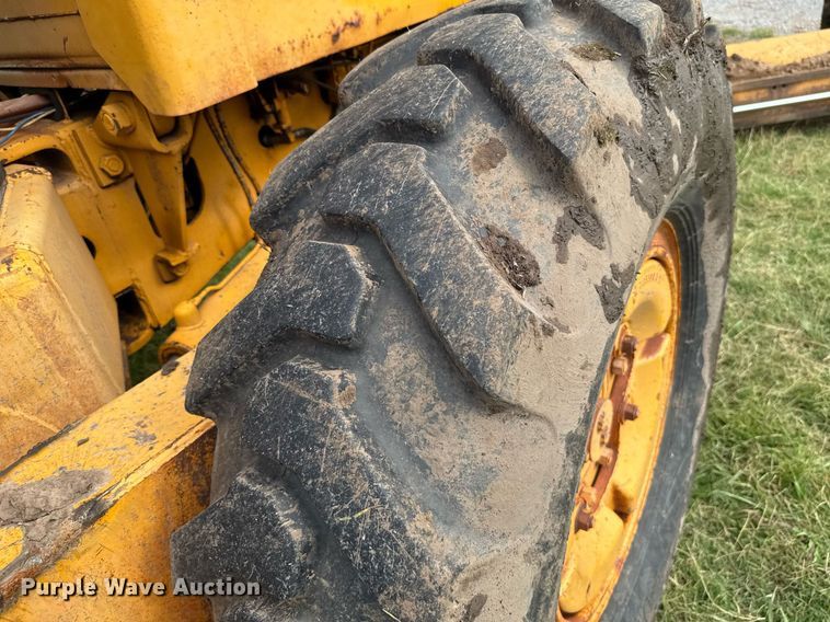 image for item HI9256 John Deere 570 motor grader