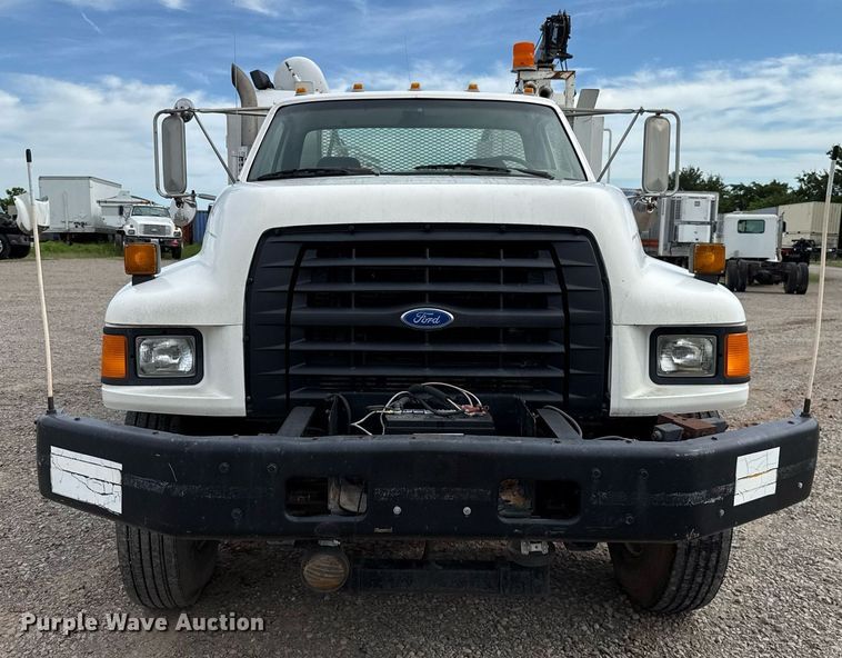 image for item HI9262 1996 Ford F800 utility / service truck