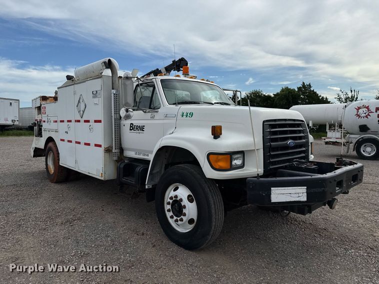 image for item HI9262 1996 Ford F800 utility / service truck