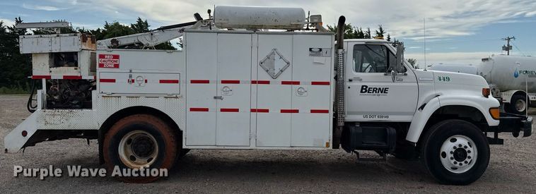 image for item HI9262 1996 Ford F800 utility / service truck