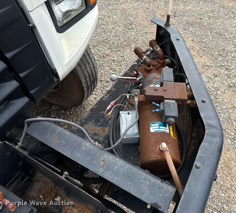 image for item HI9262 1996 Ford F800 utility / service truck