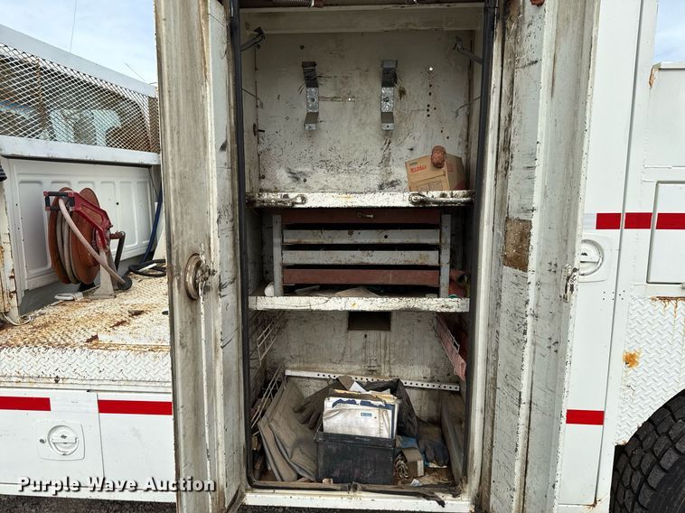 image for item HI9262 1996 Ford F800 utility / service truck