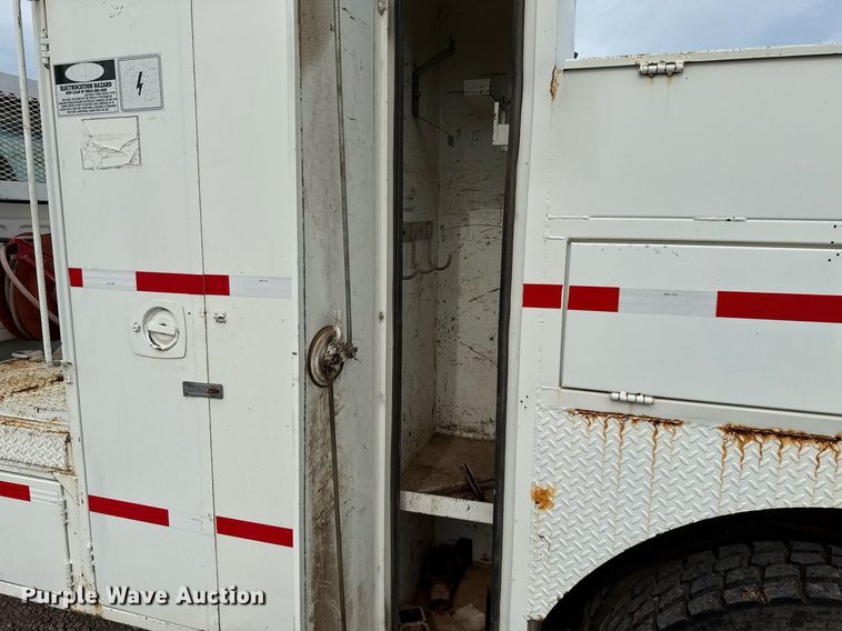 image for item HI9262 1996 Ford F800 utility / service truck