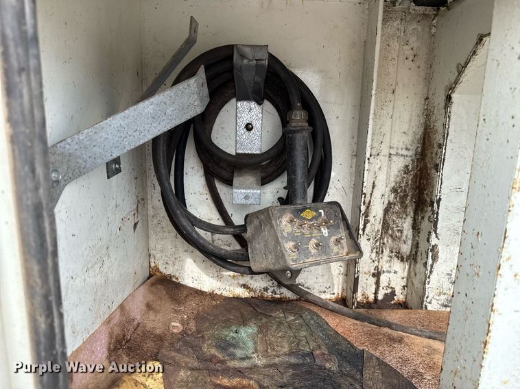 image for item HI9262 1996 Ford F800 utility / service truck