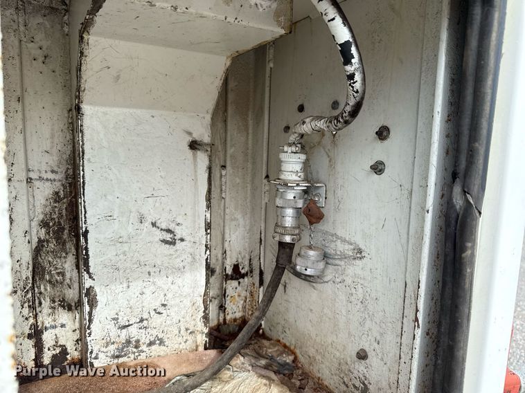 image for item HI9262 1996 Ford F800 utility / service truck