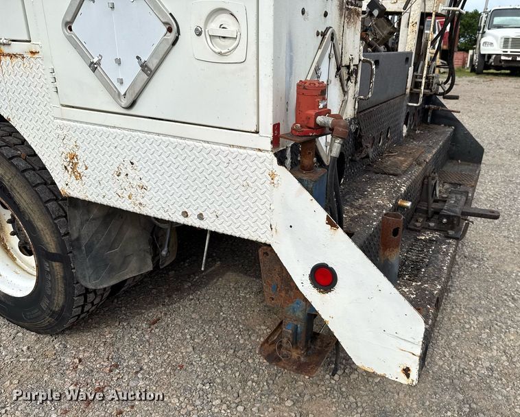 image for item HI9262 1996 Ford F800 utility / service truck