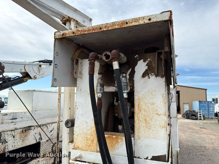 image for item HI9262 1996 Ford F800 utility / service truck