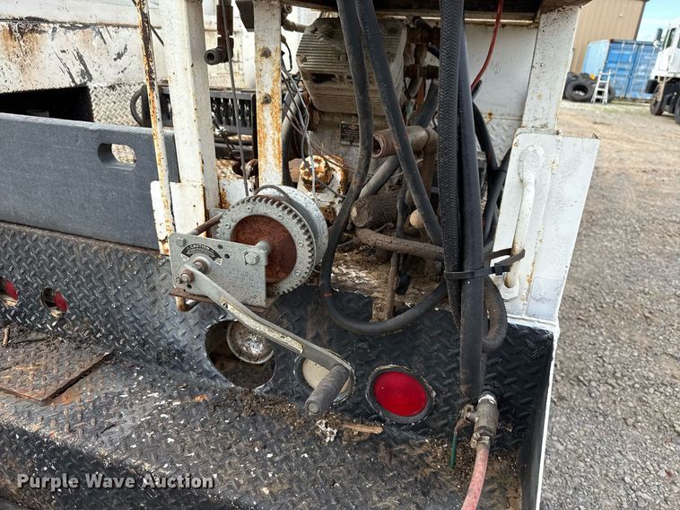 image for item HI9262 1996 Ford F800 utility / service truck