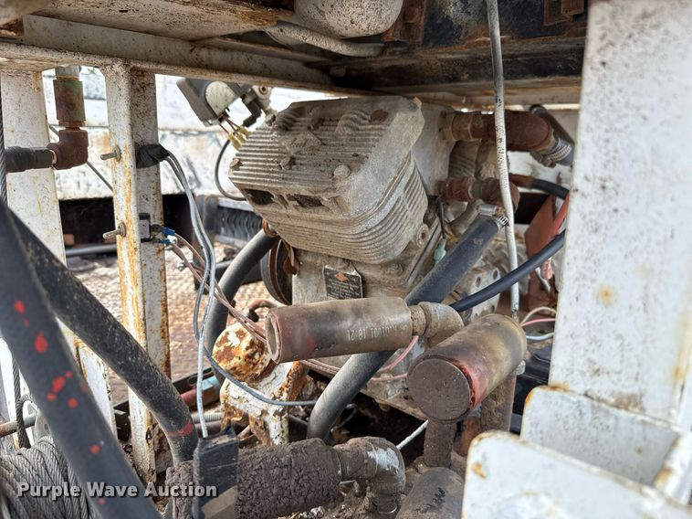 image for item HI9262 1996 Ford F800 utility / service truck