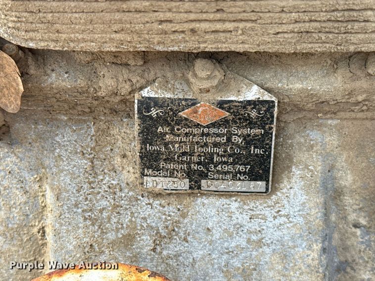 image for item HI9262 1996 Ford F800 utility / service truck