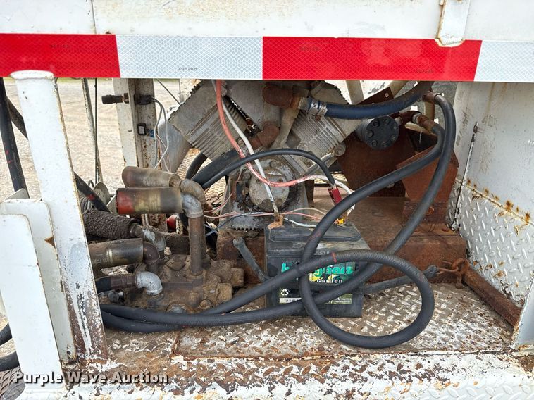 image for item HI9262 1996 Ford F800 utility / service truck