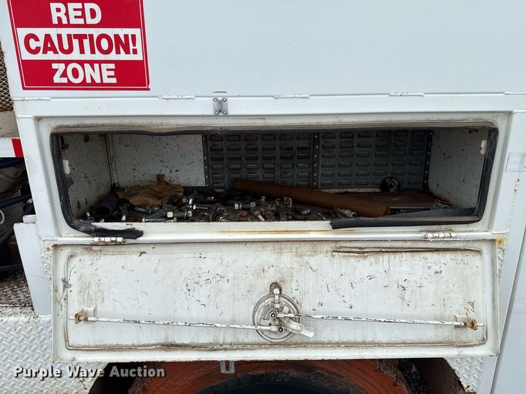 image for item HI9262 1996 Ford F800 utility / service truck