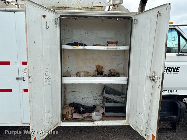 image for item HI9262 1996 Ford F800 utility / service truck